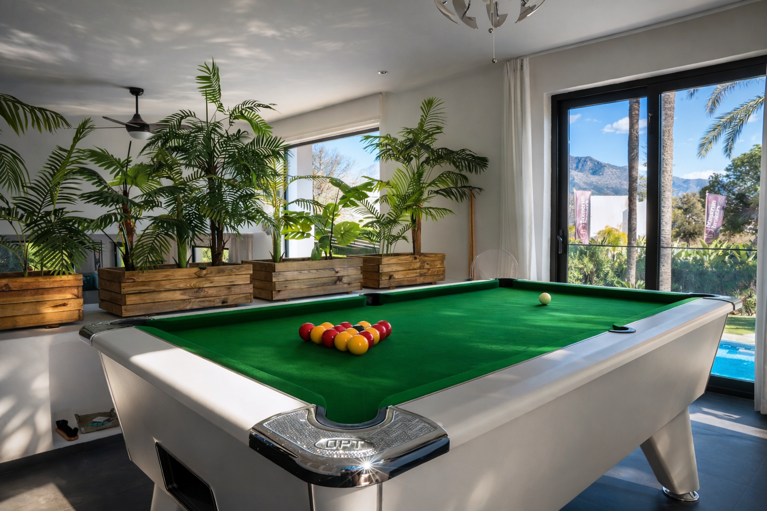 Casa de 5 Dormitorios y 6 Baños en venta en Nueva Andalucía, Marbella