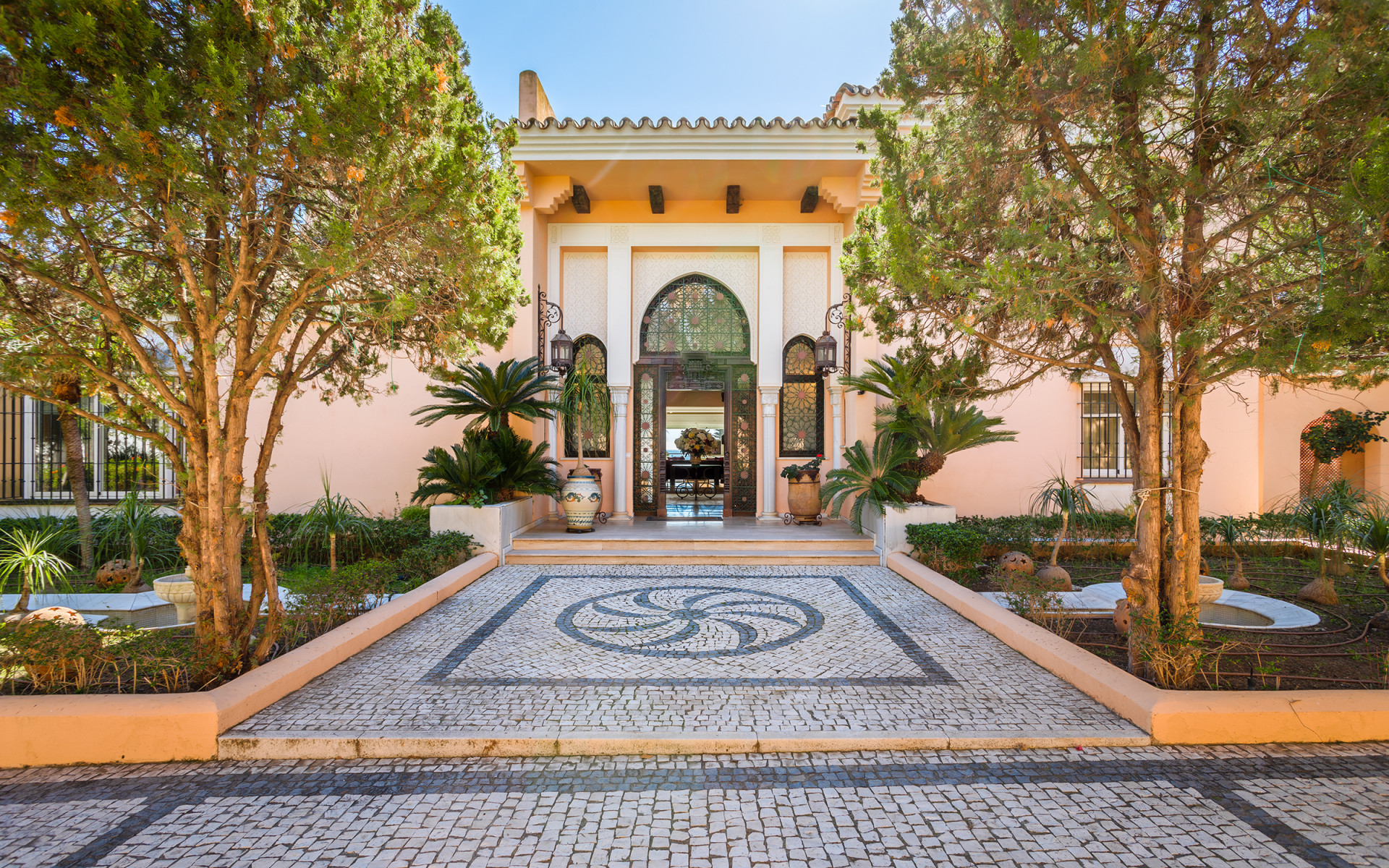 Casa de 8 Dormitorios y 10 Baños en venta en Estepona