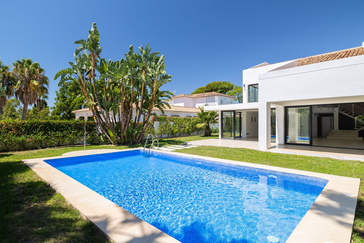 Casa de 4 Dormitorios y 4 Baños en venta en San Pedro de Alcántara