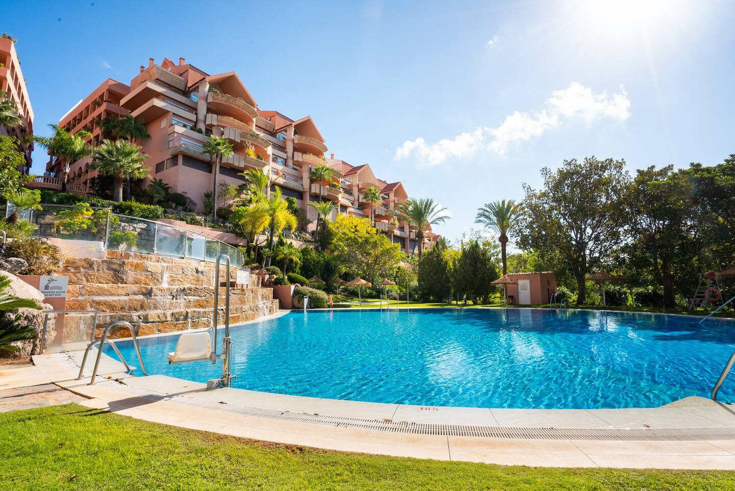 Piso de 2 Dormitorios en venta en Nueva Andalucía, Marbella