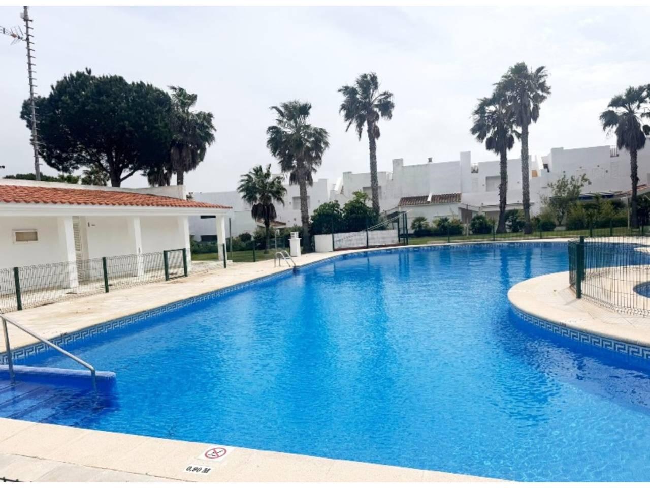 Casa Adosada de 3 Dormitorios y 2 Baños en venta en Chiclana de la Frontera