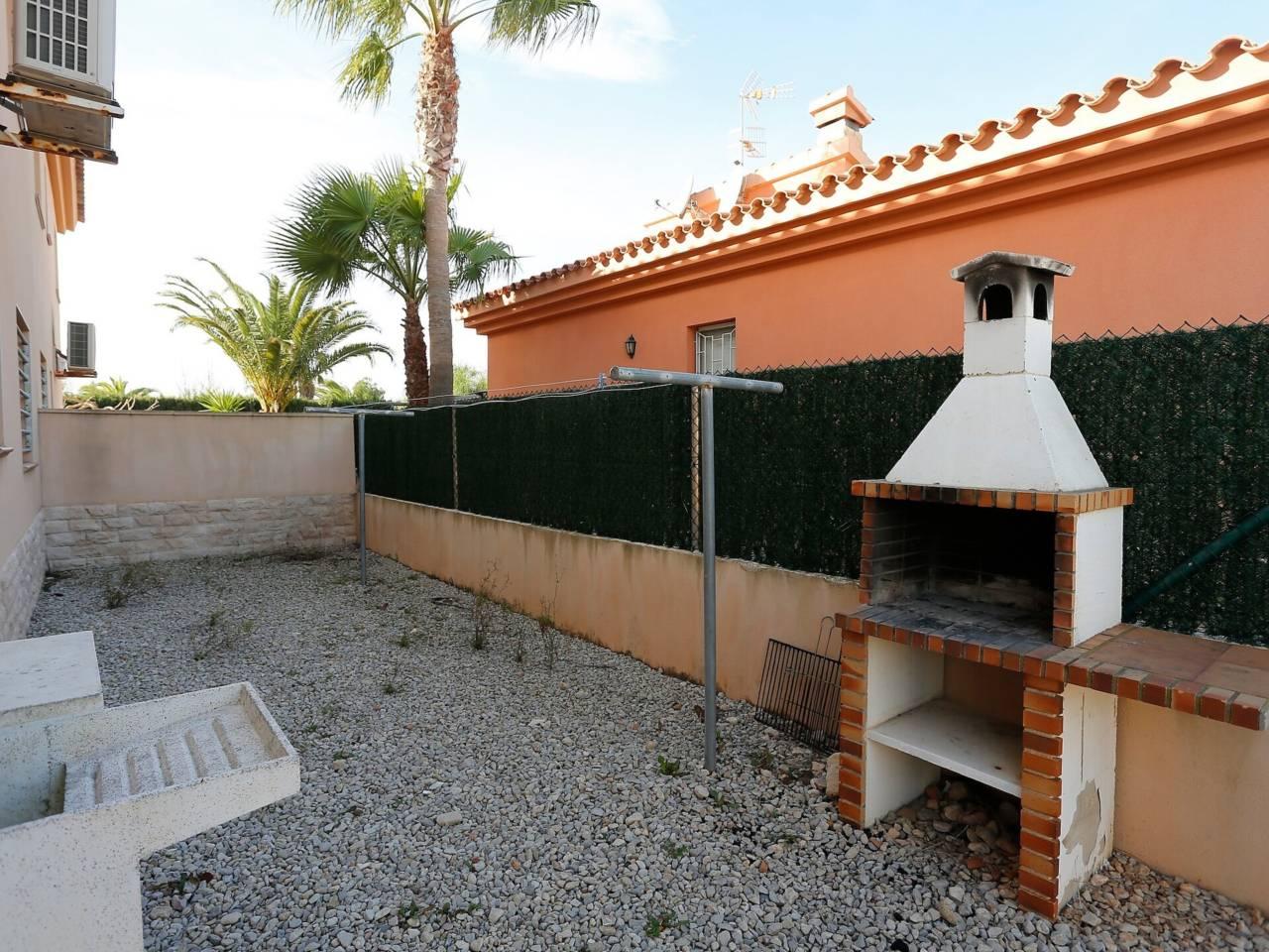 Casa Adosada de 4 Dormitorios y 2 Baños en venta en Deltebre